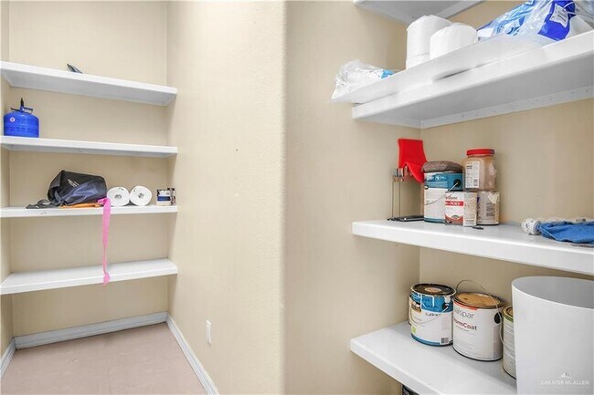 Building Photo - 2622 Easy St