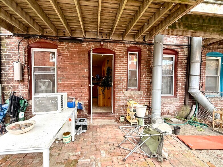 Building Photo - 4 Mead St