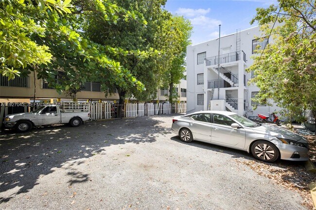 Building Photo - 1563 SW 2nd St