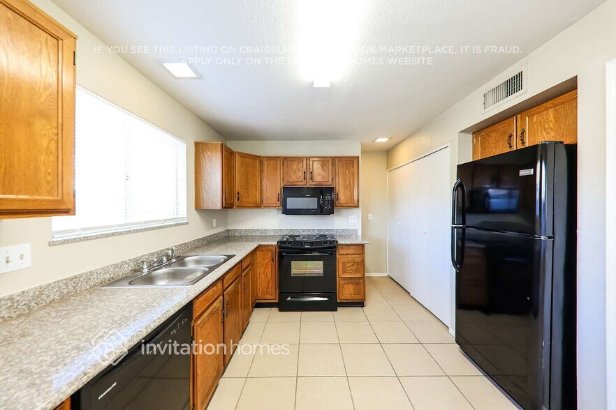 Building Photo - 4433 W Taro Dr