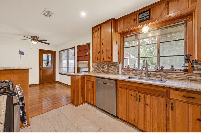 Building Photo - 1235 Ansbury Dr