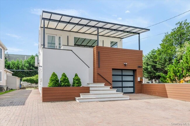 Primary Photo - 2105 Bay Blvd