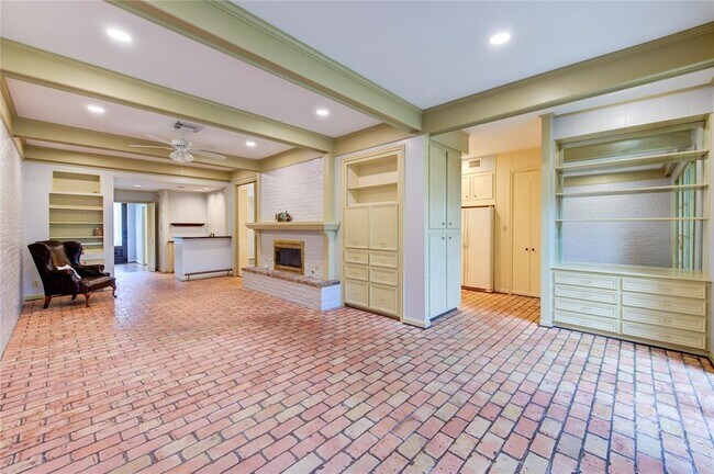 Building Photo - 7530 Del Monte Dr