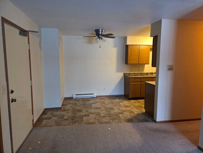 Building Photo - 1925 Sylvan Way