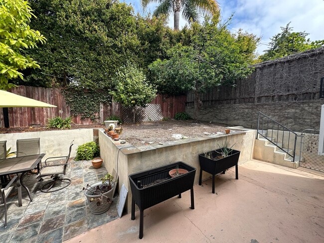 Building Photo - Charming Playa Del Rey Home with Spacious ...