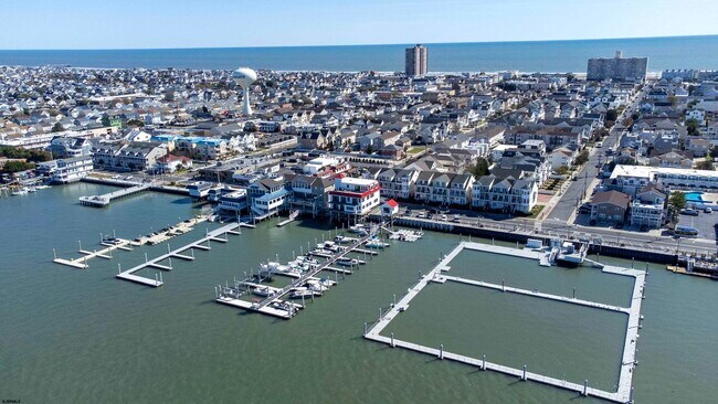 Building Photo - 9416 Amherst Ave