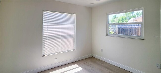 Building Photo - 4018 29th Ave W