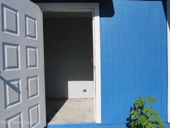 Building Photo - 1690 Elizabeth Ave