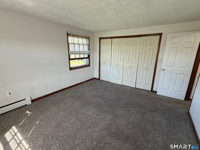 Building Photo - 1162 Middle Turnpike W