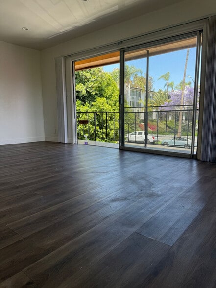 Building Photo - 1339 N Hobart Blvd