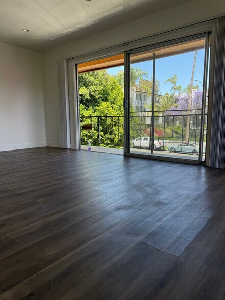 Primary Photo - 1339 N Hobart Blvd