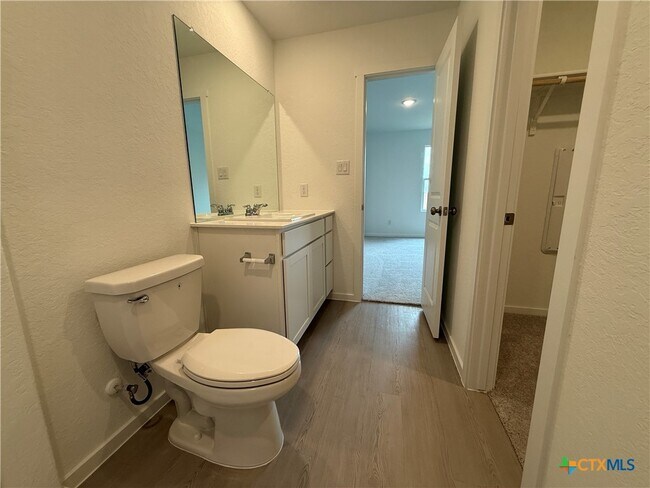 Building Photo - 130 Pastar Fls