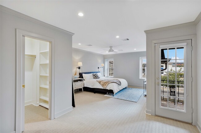 Building Photo - 3139 Bissonnet St