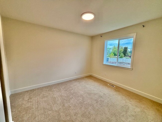 Building Photo - Gorgeous Ridgefield Home