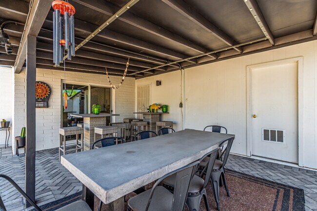 Building Photo - 1540 E El Camino Dr