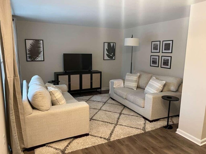 Building Photo - 442 Shady Glen Dr