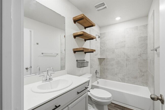 Building Photo - 424 Windy Reed Rd