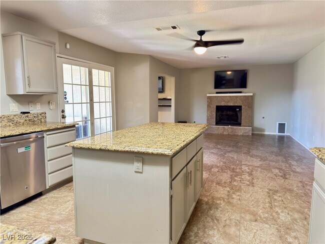 Building Photo - 1635 White Dr