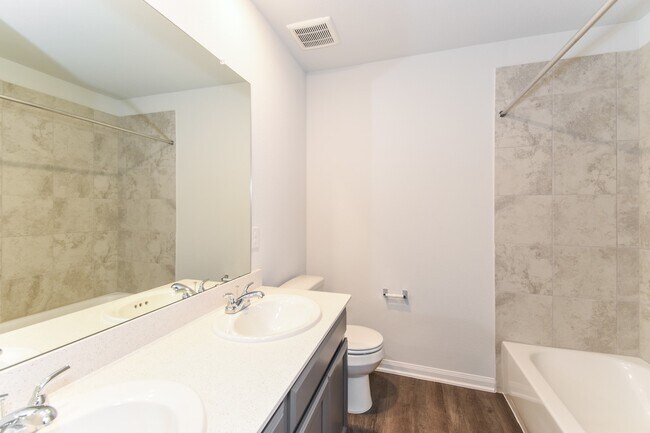 Building Photo - 321 Lk Wy Cir