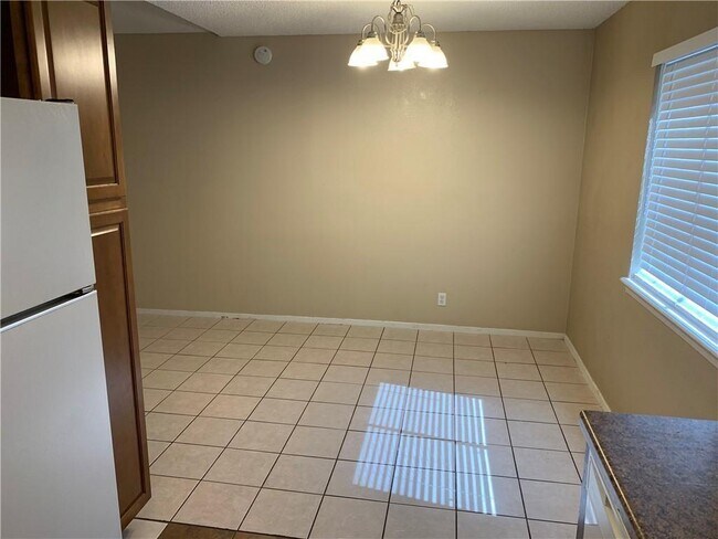 Building Photo - 7208 Creekside Dr