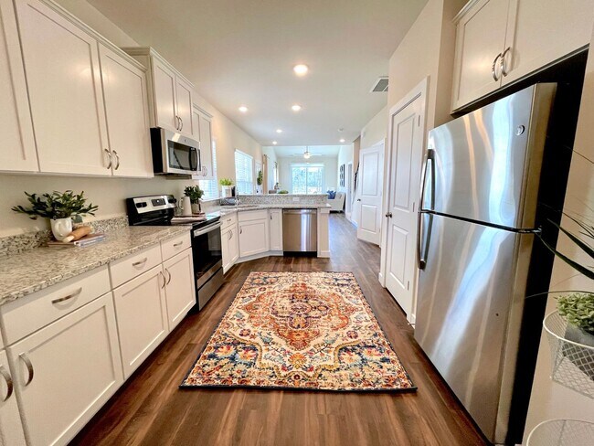 Building Photo - Cardinal | 4 Bed 2.5 Bath | Garage | 1895 sf | $2930-$3370 | 6, 7, 8, 9, 11, 12, 13, 14, 15 and 1...