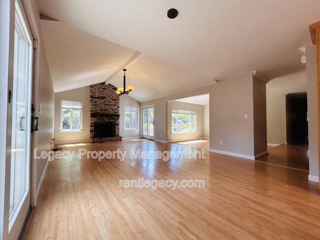 Building Photo - 1163 Gamay Dr