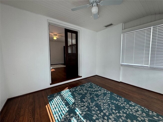 Building Photo - 302 W Wall St