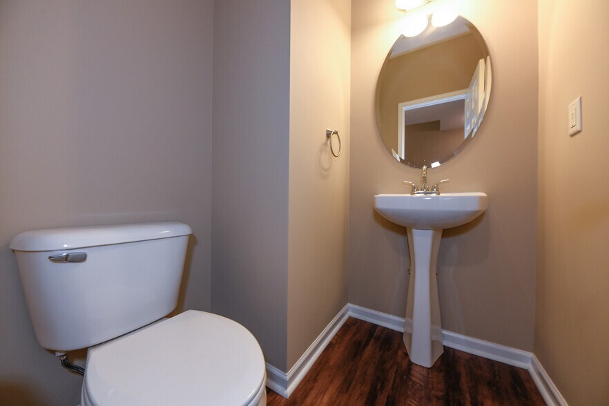 Building Photo - 5845 Crescent Ridge Dr