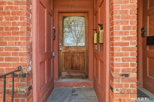 Building Photo - 105 William St