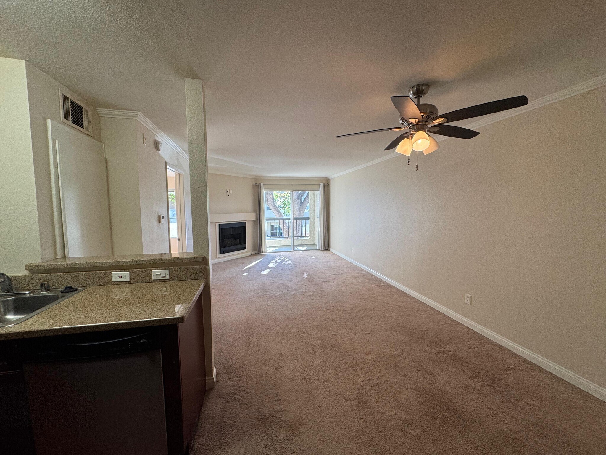 Building Photo - 5510 Owensmouth Ave