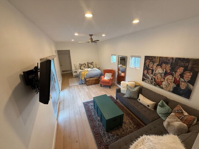 Building Photo - Spend the Holidays in Style | Fully Furnished Coronado Home