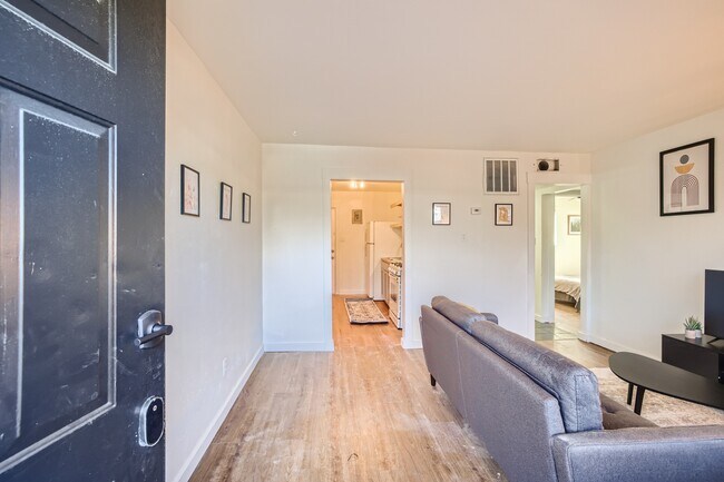 Building Photo - 940 S Arcadia St