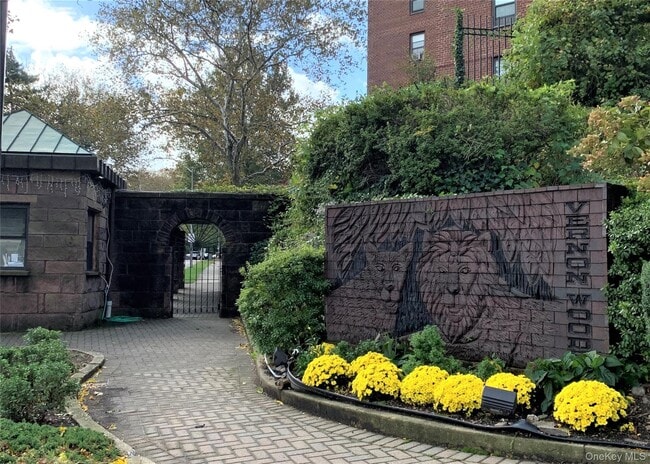 Primary Photo - 161 Pearsall Dr