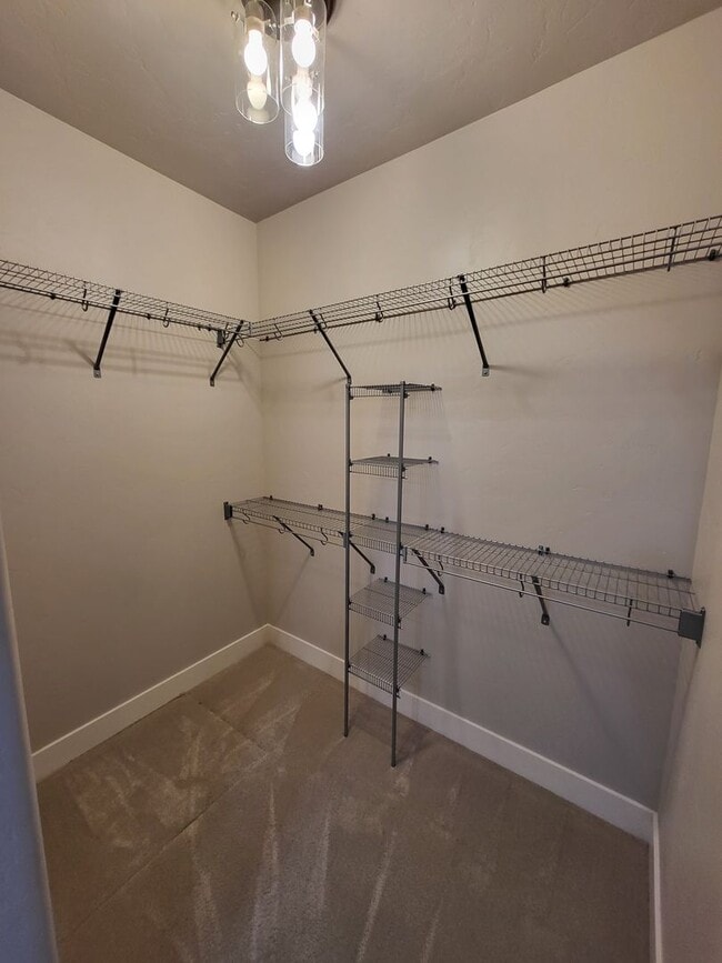 Building Photo - 4581 SW Zenith Point Ct