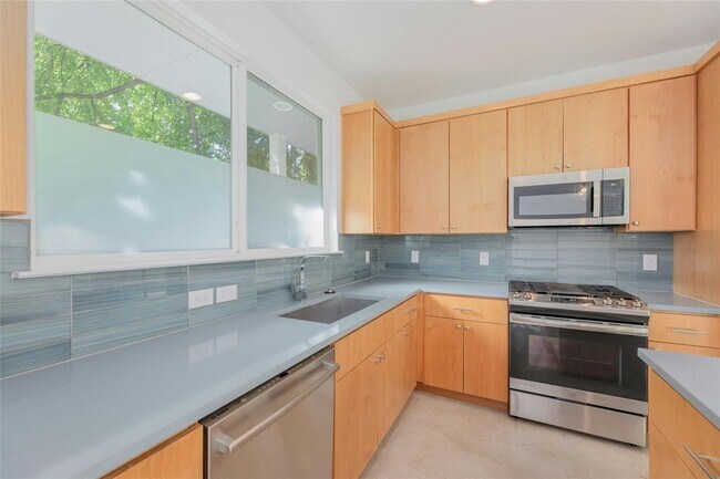 Building Photo - 1114 Walton Ln