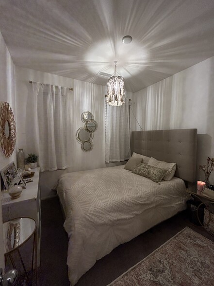 Furnished room - 422 W Route 66