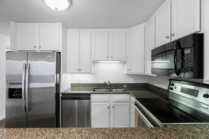 Building Photo - 1356 N Dearborn St