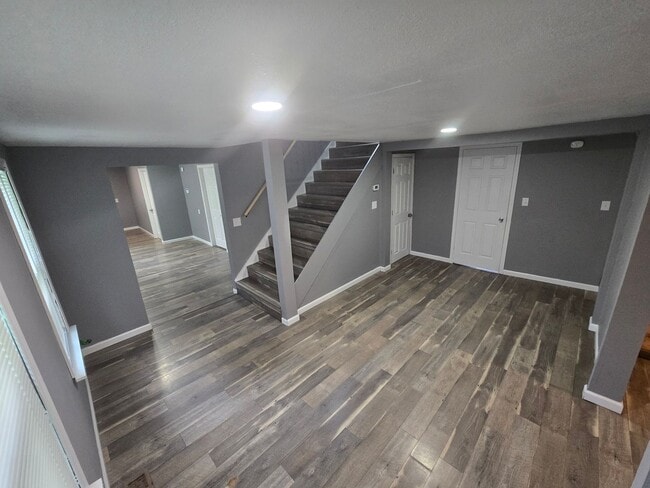 Building Photo - 3 Bedroom House