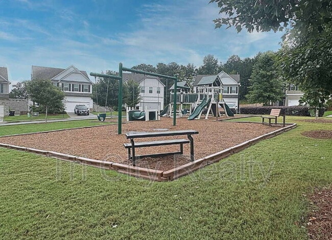 Building Photo - 113 Macalester Dr