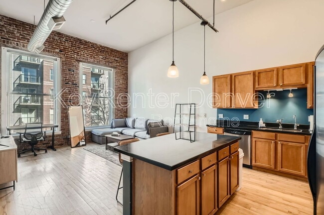 Building Photo - 2441 N Broadway