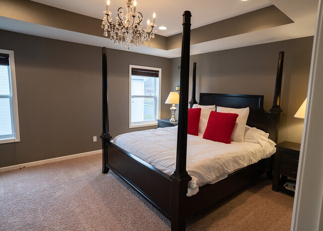 Building Photo - 8481 Portage Ln E