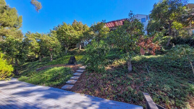 Building Photo - Gorgeous 3 Bed 2 Bath House In Whittier Co...