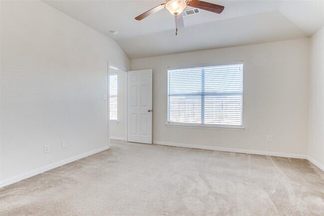 Building Photo - 329 Crosscreek Dr