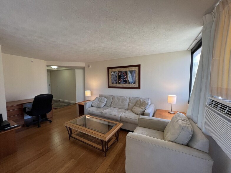 Building Photo - 343 Hobron Ln