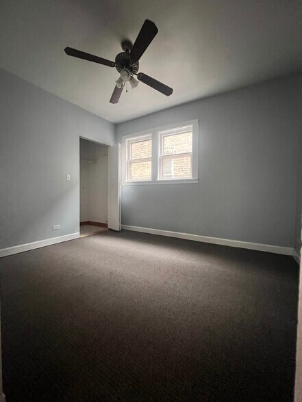 Building Photo - 5318 W Foster Ave