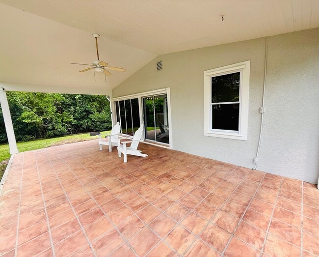 Building Photo - Boater's Dream: 4/2.5/3CG home in exclusiv...
