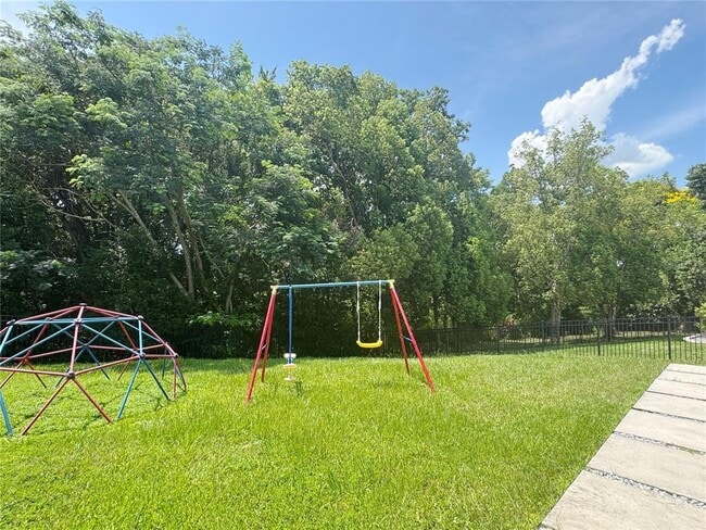 Building Photo - 824 Palm Cove Dr