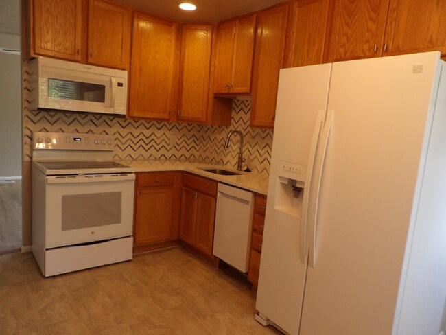 Building Photo - 24 El Sereno Dr