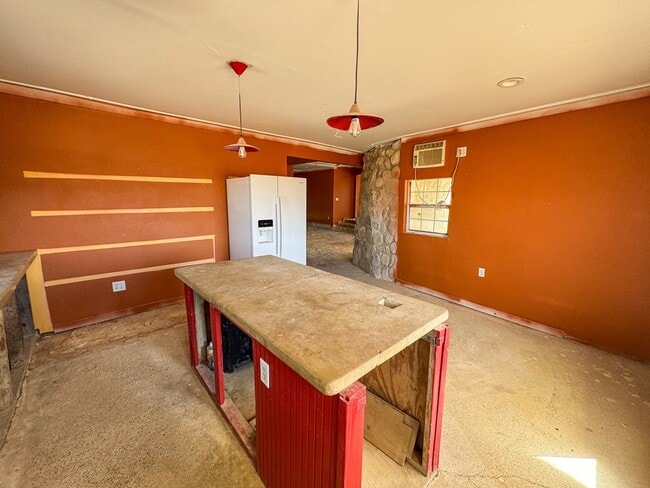 Building Photo - 400 N Smiling Dog Trail