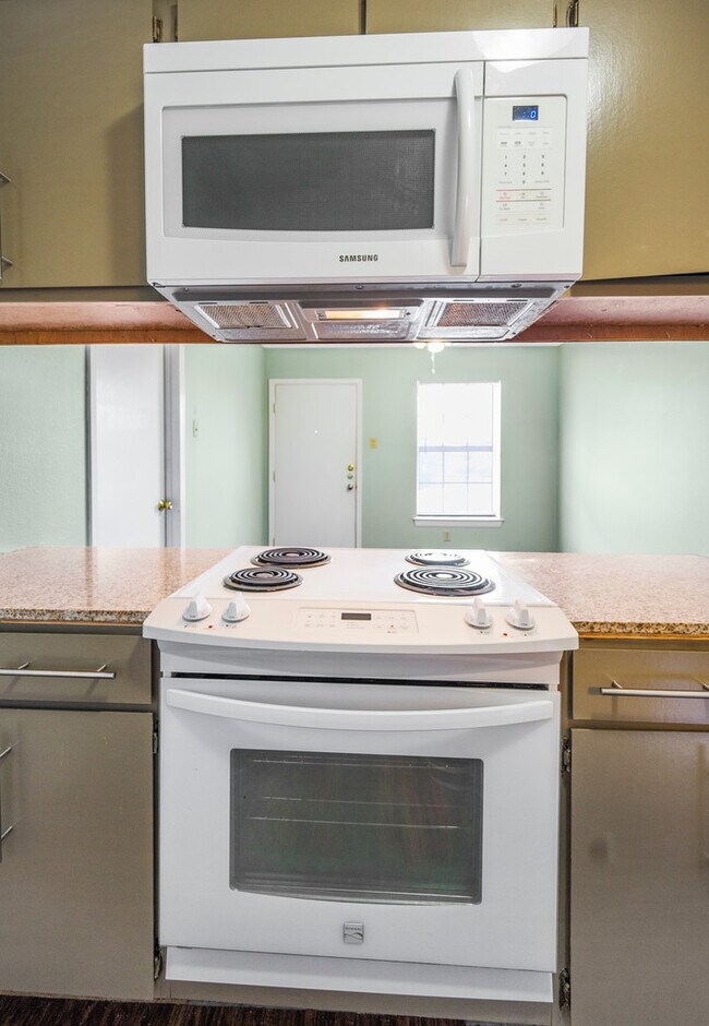 Building Photo - Daughtery Place 1 Bedroom Upstairs Condominium